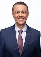 Foto oficial de Charles Santos